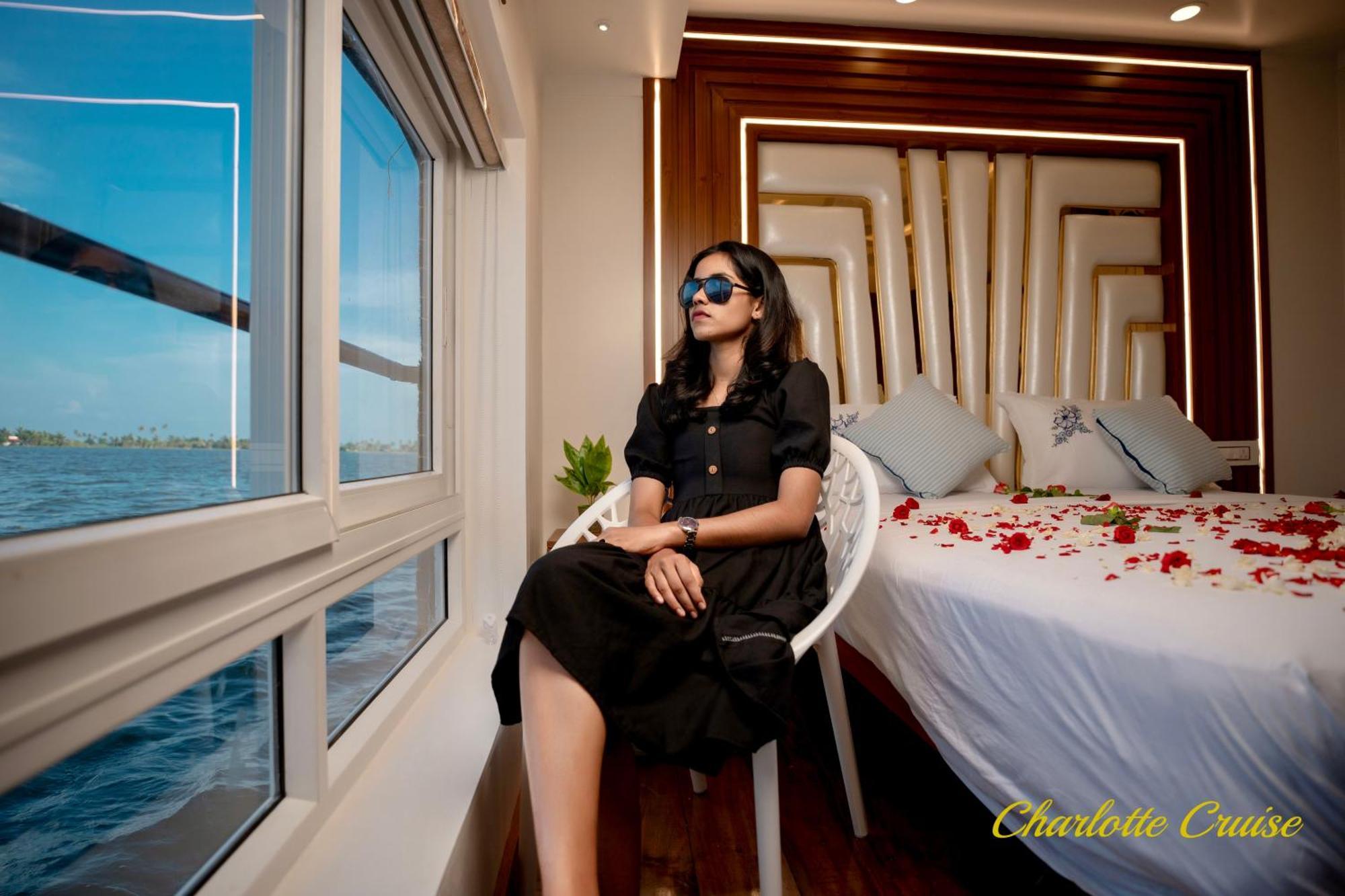 Hotel Charlotte Cruise House Boat Alappuzha Exterior foto